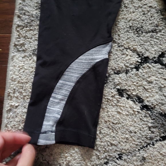 Calvin klein Capri work out leggings size small in black blue and gray - Picture 2 of 4